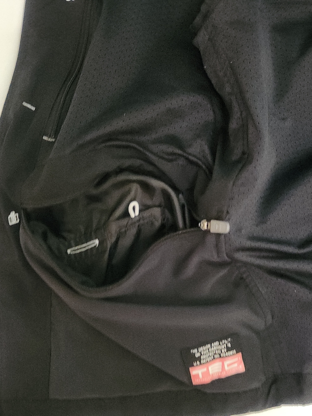 Scottevest Women's Black RFID Travel Vest - Sleek Zip Front - Picture 7 of 16